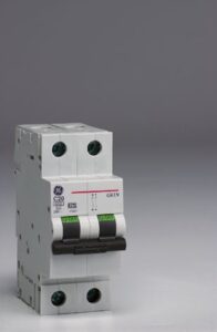 GE 674511 kismegszakító 2p C10A 4