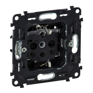 Valena InMatic 2P+F csatlakozóaljzat mechanizmus gyermekvéde