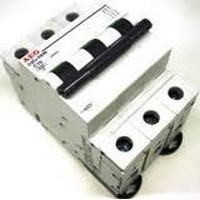 AEG 552851 kismegszakitó 3p C40A E93N 6kA 1902